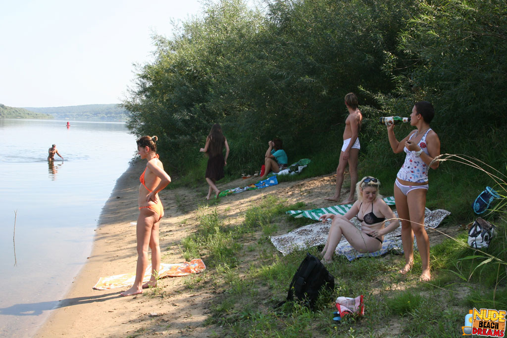 1024px x 683px - drunk girl porn Girls at one's disposal the beach drinking and getting drunk  having