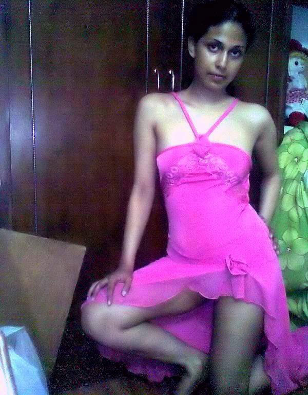 Desi Gf Cam - girlfriend porn Indian gf posing on camera in sexy outfits