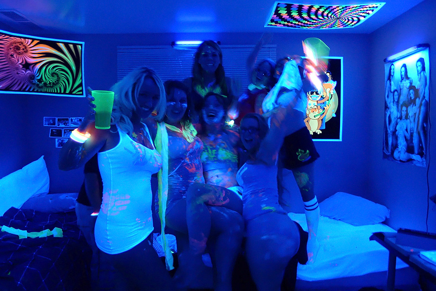 900px x 601px - daredorm Check out these hot ass college dorm room black out rave sex party