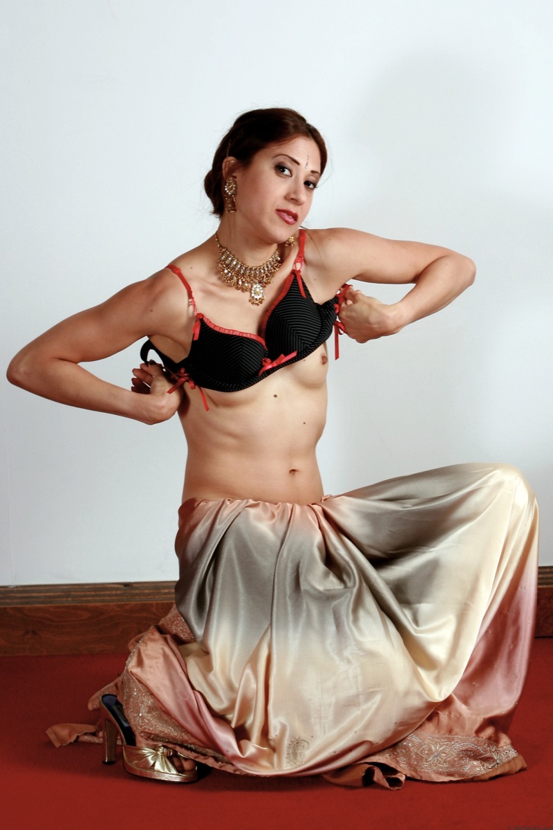 Sexy Indian Porn Sari - desi porn hot indian amateur stripping her sari off on camera