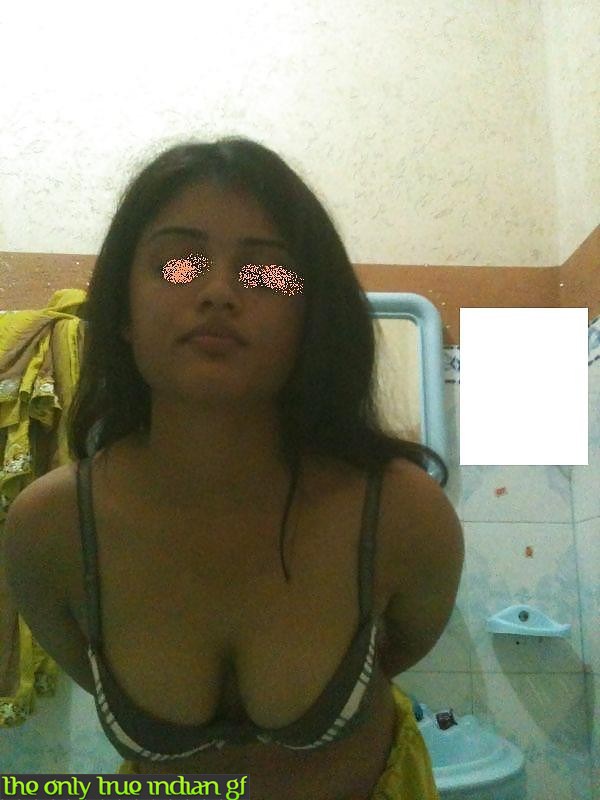 Indian College Cleavage - desi porn indian college girl posing naked in shower