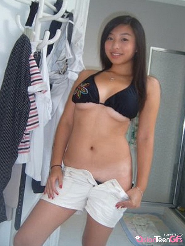 Asian Girl Beach Porn - asian girls Nice teen girl poses in bikini on public beach