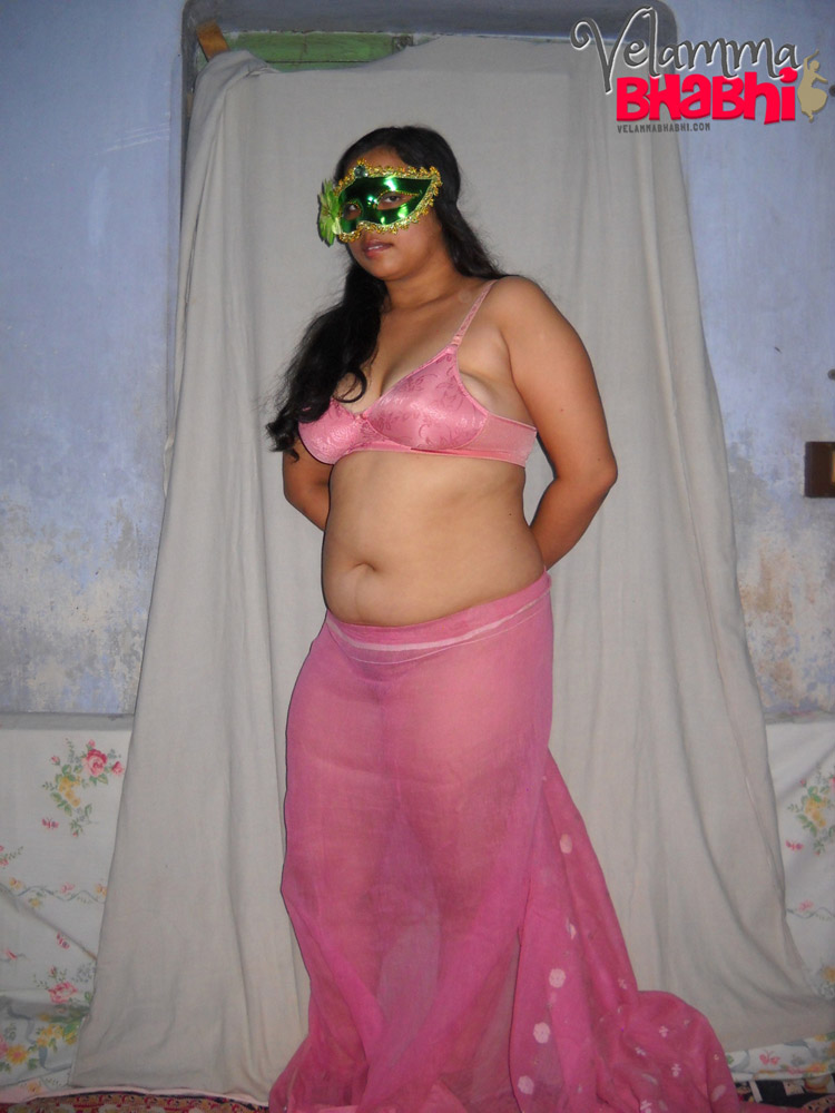 750px x 1000px - desi porn Velamma Bhabhi blessed with hot sexy figure with big tits
